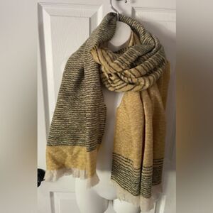 🆕 Women’s Janice Apparel Yellow / black Scarf